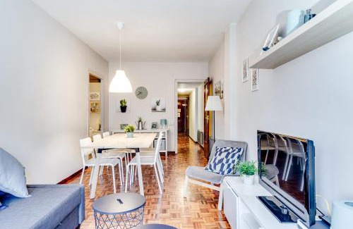 Sants-Badal Appartement | Spacious 4 Bedroom Apartment Fira BCN & Camp Nou