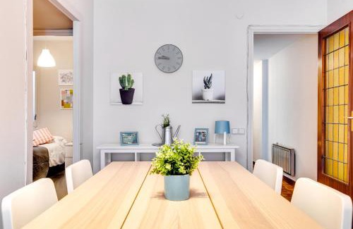 Sants-Badal Appartement | Spacious 4 Bedroom Apartment Fira BCN & Camp Nou