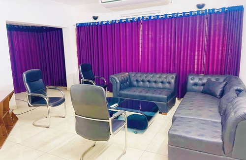 Dhaka Appartement | Spacious 4-bedroom apartment in lovely Dhaka Gulshan with AC, WiFi