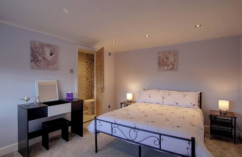Grimley Maison | Spacious 4 Bedroom Georgian house in a beautiful quiet village of Ombersley