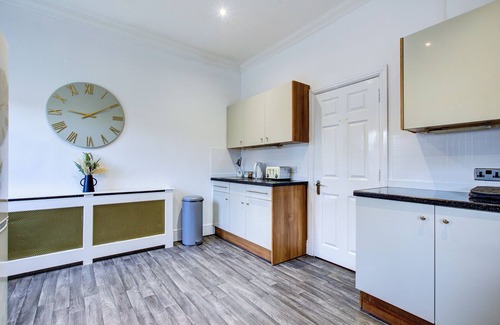Hylands Maison | Spacious 4 Bedroom House with Free Parking!