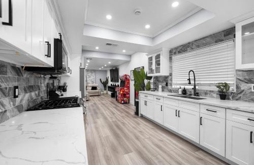 Charter Oak Maison | Spacious 4-bedroom Glendora Super House