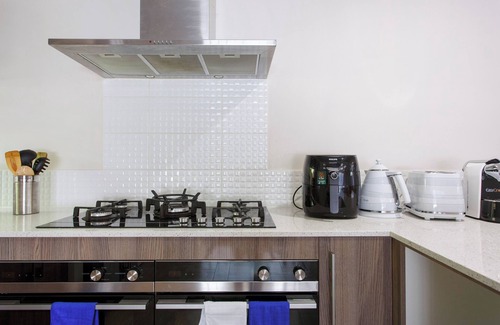 Bassendean Maison | Spacious 4-bedroom house with WiFi, AC in marvelous Bassendean.