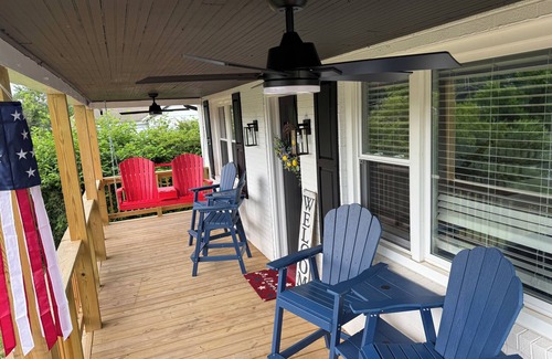 Bluewell Maison | Spacious 4-bedroom house with garage in Bluewell! Park and ride to the trails!