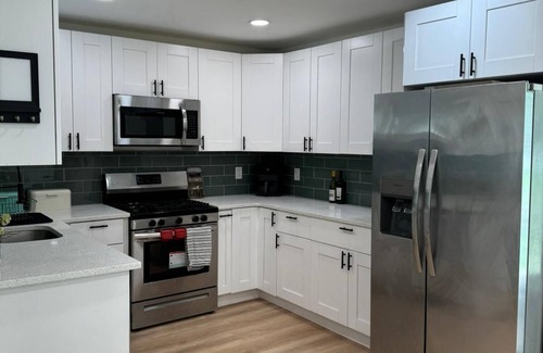 Glassboro Maison | Spacious 4-bedroom house with WiFi, fitness room in nice Glassboro
