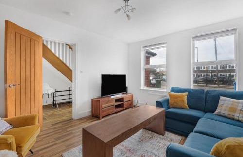 Kenton East Maison | Spacious 4 Bedroom Home, Prime Location, Parking