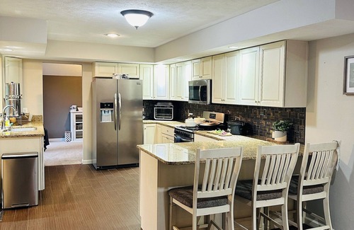 Granger Maison | Spacious 4-bedroom home on Private Golf Course with in-home Gym & Sauna.