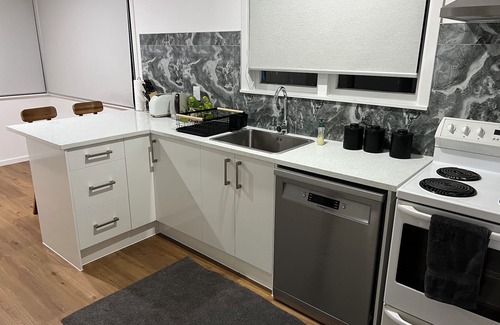 Manurewa Maison | Spacious 4 bedroom House in Manukau