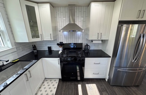 Manoa Maison | Spacious 4-bedroom house dual primary suites, updated, pets and kids friendly!