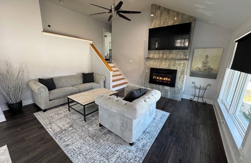 Manoa Maison | Spacious 4-bedroom house dual primary suites, updated, pets and kids friendly!