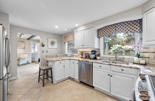 Cortland West Maison | Spacious 4-bedroom house with AC, WiFi in peaceful Cortland