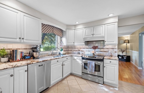 Cortland West Maison | Spacious 4-bedroom house with AC, WiFi in peaceful Cortland