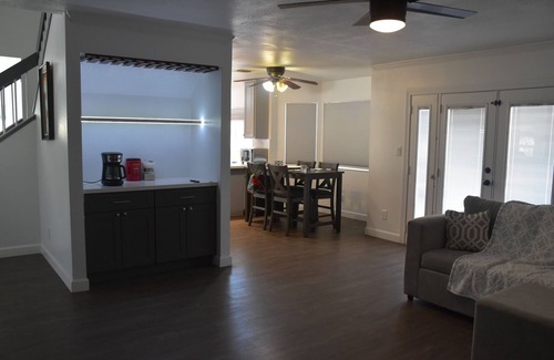 Glendale Maison | Spacious 4-bedroom house with WiFi, AC in superb Glendale