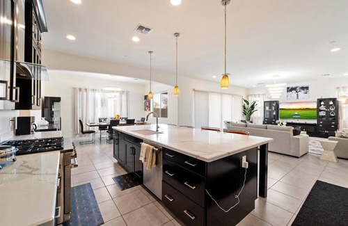 Goodyear Maison | Spacious 4-bedroom house with AC, WiFi in welcoming Goodyear