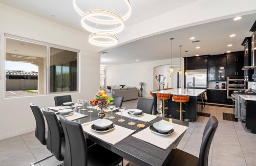 Goodyear Maison | Spacious 4-bedroom house with AC, WiFi in welcoming Goodyear