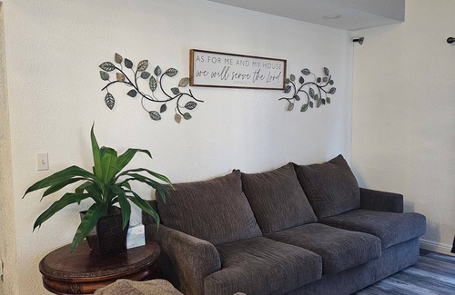 Stockton Maison | Spacious 4-bedroom house with AC, WiFi in enjoyable Stockton