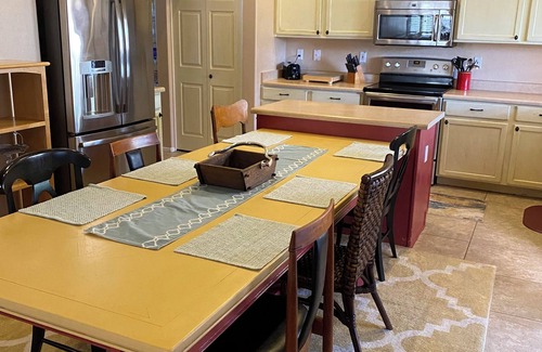 Ashley Heights Maison | Spacious 4-bedroom house in Gilbert with AC