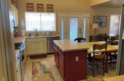 Ashley Heights Maison | Spacious 4-bedroom house in Gilbert with AC