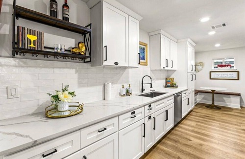 Westbury Maison | Spacious 4-bedroom house with AC, WiFi, Houston Hideaway 10 min to NRG