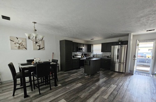 Lumpkin Maison | Spacious 4-bedroom house in charming Lumpkin with Heat/AC, WiFi, swimming pool