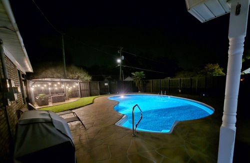 Lumpkin Maison | Spacious 4-bedroom house in charming Lumpkin with Heat/AC, WiFi, swimming pool