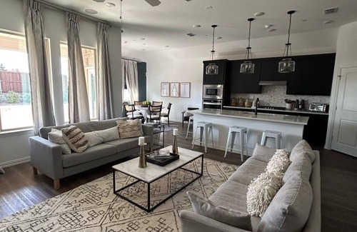 Melissa Maison | Spacious 4-bedroom house in charming Melissa with AC