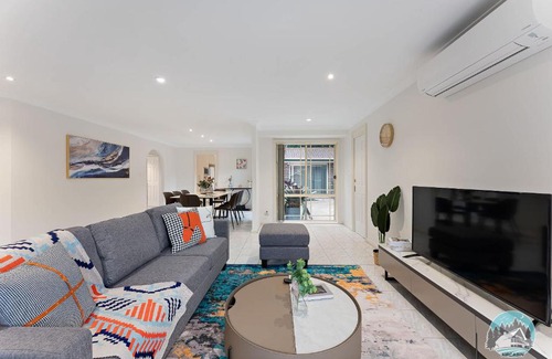 Epping Maison | Spacious 4-Bedroom House in Peaceful Epping
