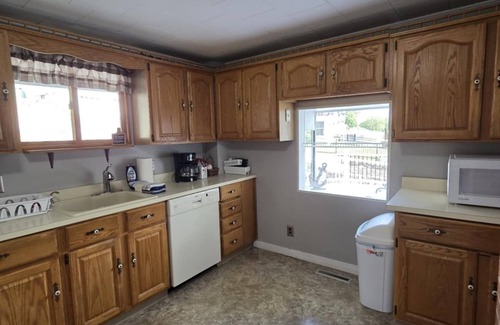 Alton Bay Maison | Spacious 4-bedroom house with, Private Beach, WiFi, AC in peaceful Alton