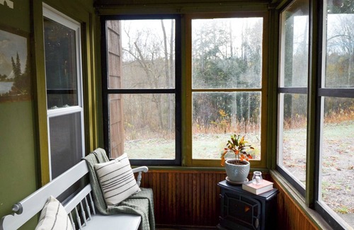 Colden Maison | Spacious 4-bedroom house with outdoor entertainment spaces in charming Colden