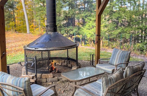 Colden Maison | Spacious 4-bedroom house with outdoor entertainment spaces in charming Colden