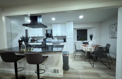 Buckner Terrace - Everglade Park Maison | Spacious 4-bedroom house in charming Dallas with AC, WiFi