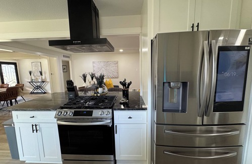 Buckner Terrace - Everglade Park Maison | Spacious 4-bedroom house in charming Dallas with AC, WiFi