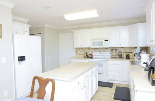 Beavercreek Maison | Spacious 4-bedroom house in charming Dayton with WiFi, AC