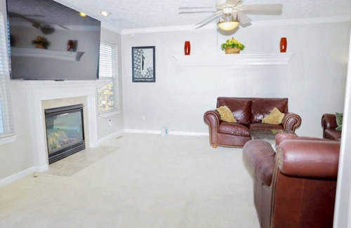 Beavercreek Maison | Spacious 4-bedroom house in charming Dayton with WiFi, AC