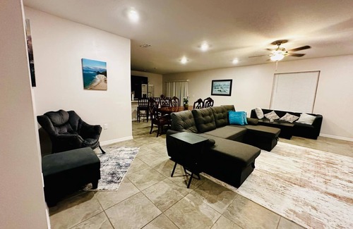 DeLand Maison | Spacious 4-bedroom house in fantastic DeLand with WiFi, AC