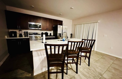 DeLand Maison | Spacious 4-bedroom house in fantastic DeLand with WiFi, AC