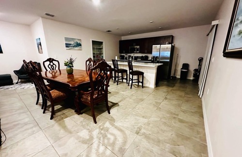 DeLand Maison | Spacious 4-bedroom house in fantastic DeLand with WiFi, AC