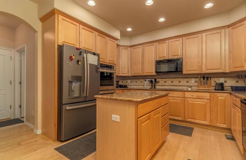 Washington Virginia Vale Maison | Spacious 4-bedroom house in charming Denver with game room and fitness room.