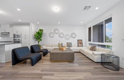 Irvine Business Complex Maison | Spacious 4-bedroom house in lovely Irvine with WiFi, AC