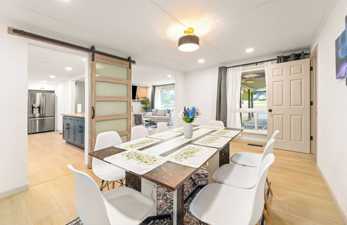 SeaTac Maison | Spacious 4-bedroom house in nice SeaTac with WiFi