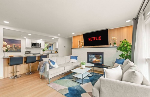 SeaTac Maison | Spacious 4-bedroom house in nice SeaTac with WiFi