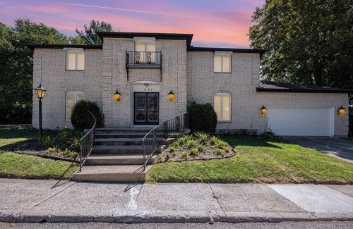 Xenia Maison | Spacious 4-bedroom house in Xenia near Universities