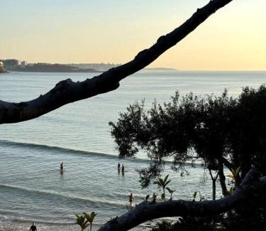 Manly Appartement | Spacious 4-Bedroom Manly Beach Apartment, Balcony, Bath & Fireplace, 2 Min to Beach