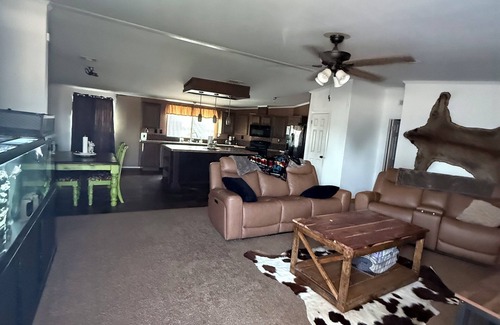 Midland Maison | Spacious 4-bedroom mobile home Midland