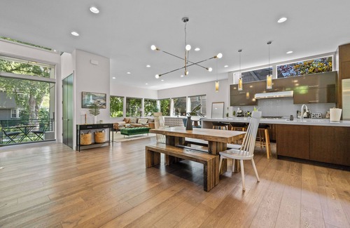West Queen Anne Maison | Spacious 4-bedroom Modern house in Queen Anne, Seattle