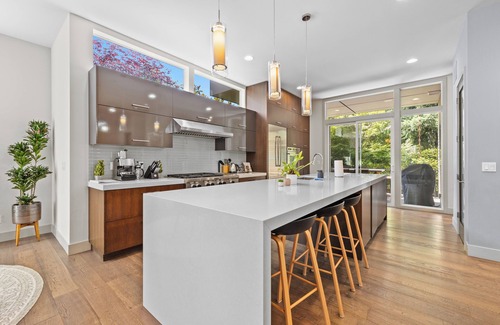 West Queen Anne Maison | Spacious 4-bedroom Modern house in Queen Anne, Seattle