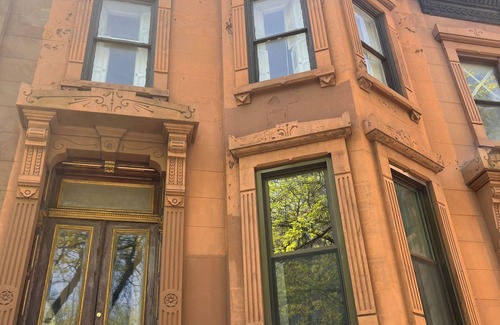 South Slope Maison | Spacious 4-bedroom newly renovated Brooklyn brownstone house steps from subway