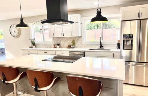 Aloha Maison | Spacious 4-bedroom single level home in Beaverton close to Intel/Nike/Golf