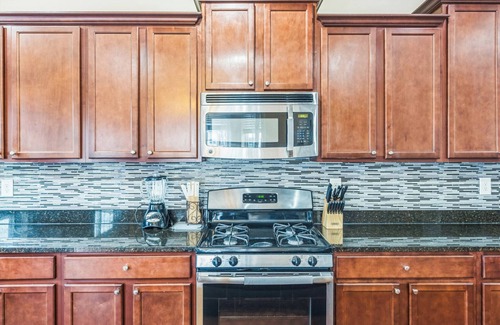 Elkridge Maison | Spacious 4-bedroom townhome in charming Elkridge with WiFi, AC/Outdoor Playarea