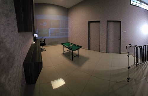 Pasir Gudang Maison | Spacious 4-bedroom townhome with AC, WiFi in serene Masai - Netflix and Disney